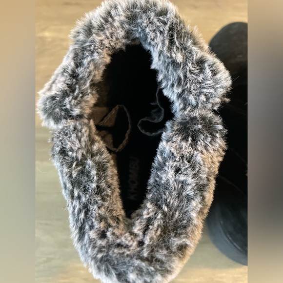 Khombu, faux fur cuff, leather upper, black ankle snow boot size 7 women’s - Picture 6 of 11